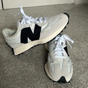 New Balance 327 Sneaker Men’s Size 10/Women’s 11.5. Color Sea Salt